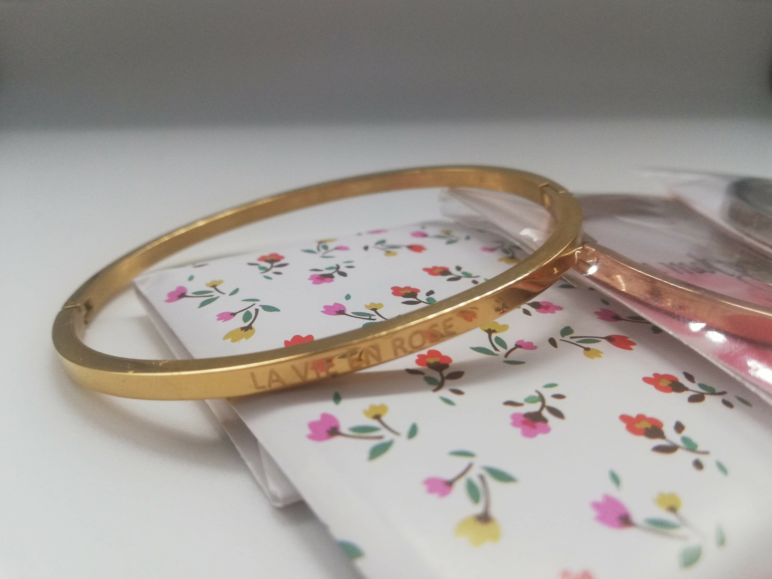 bracelet-avec-carton-personnalise-la-vie-en-rose