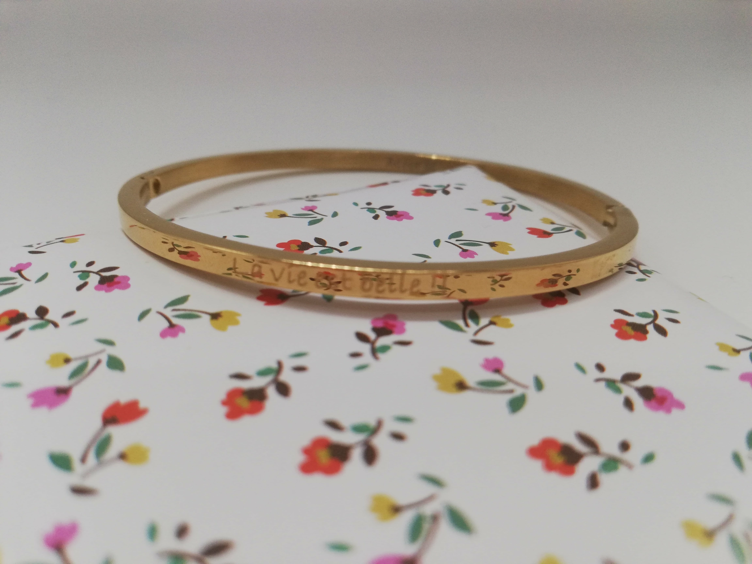 cadeau-pour-femme-qui-a-tout-bracelet-personnalise-la-vie-est-belle