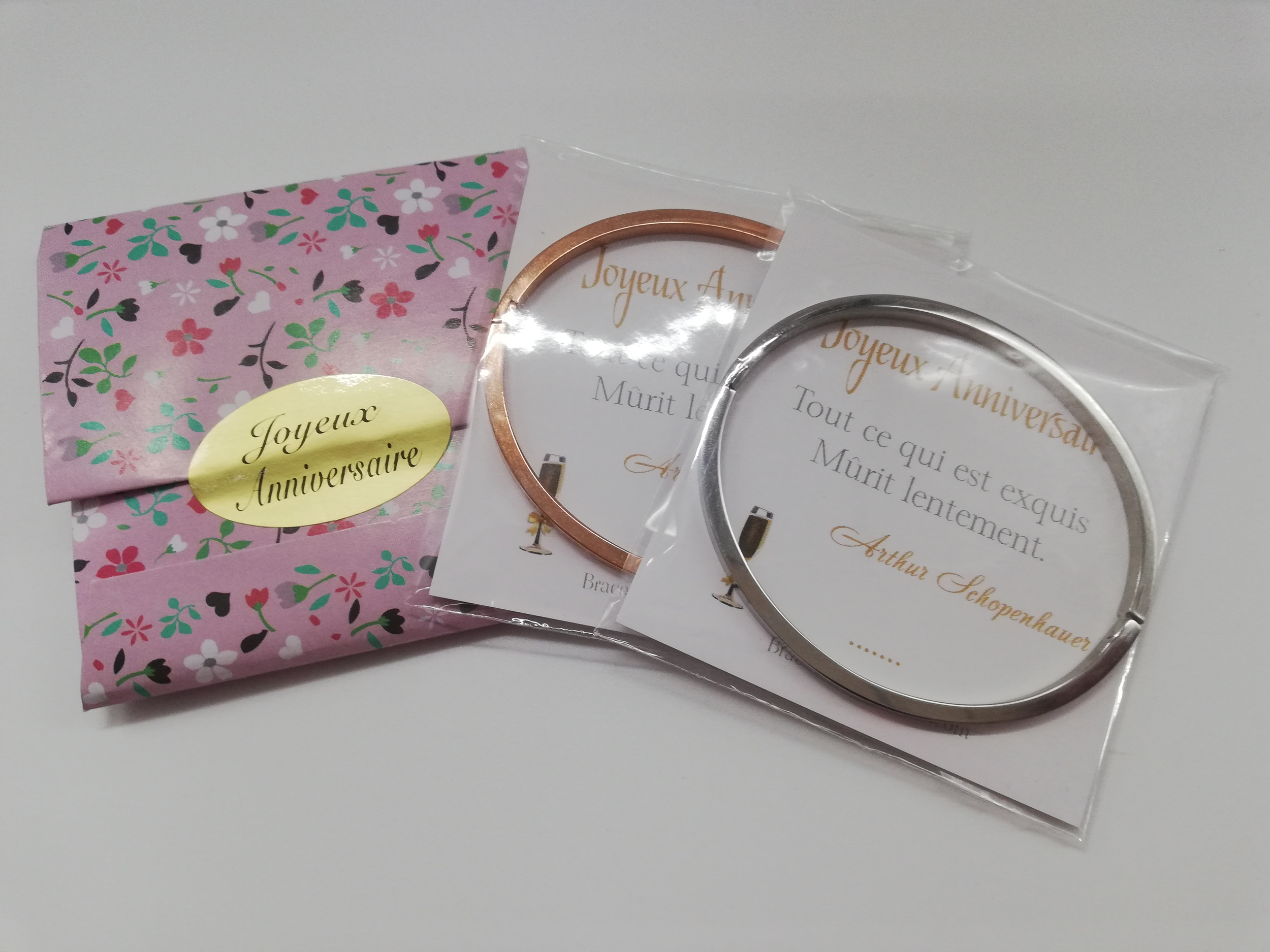cadeau-pour-sa-maman-anniversaire-bracelets-personnalises-jolie-maman-et-citation
