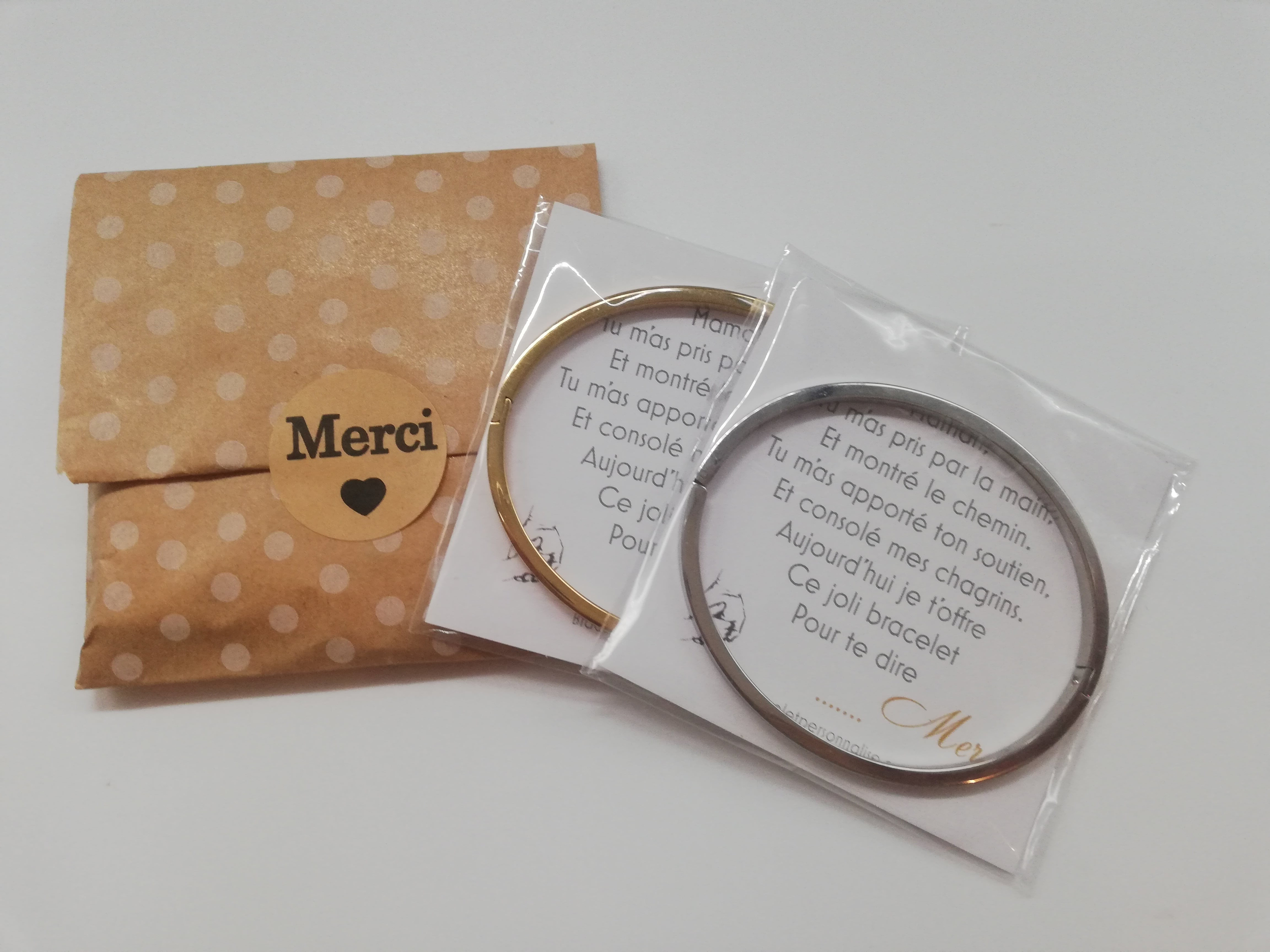 petit-cadeau-maman-bracelets-personnalises-jolie-maman-et-petit-mot-merci