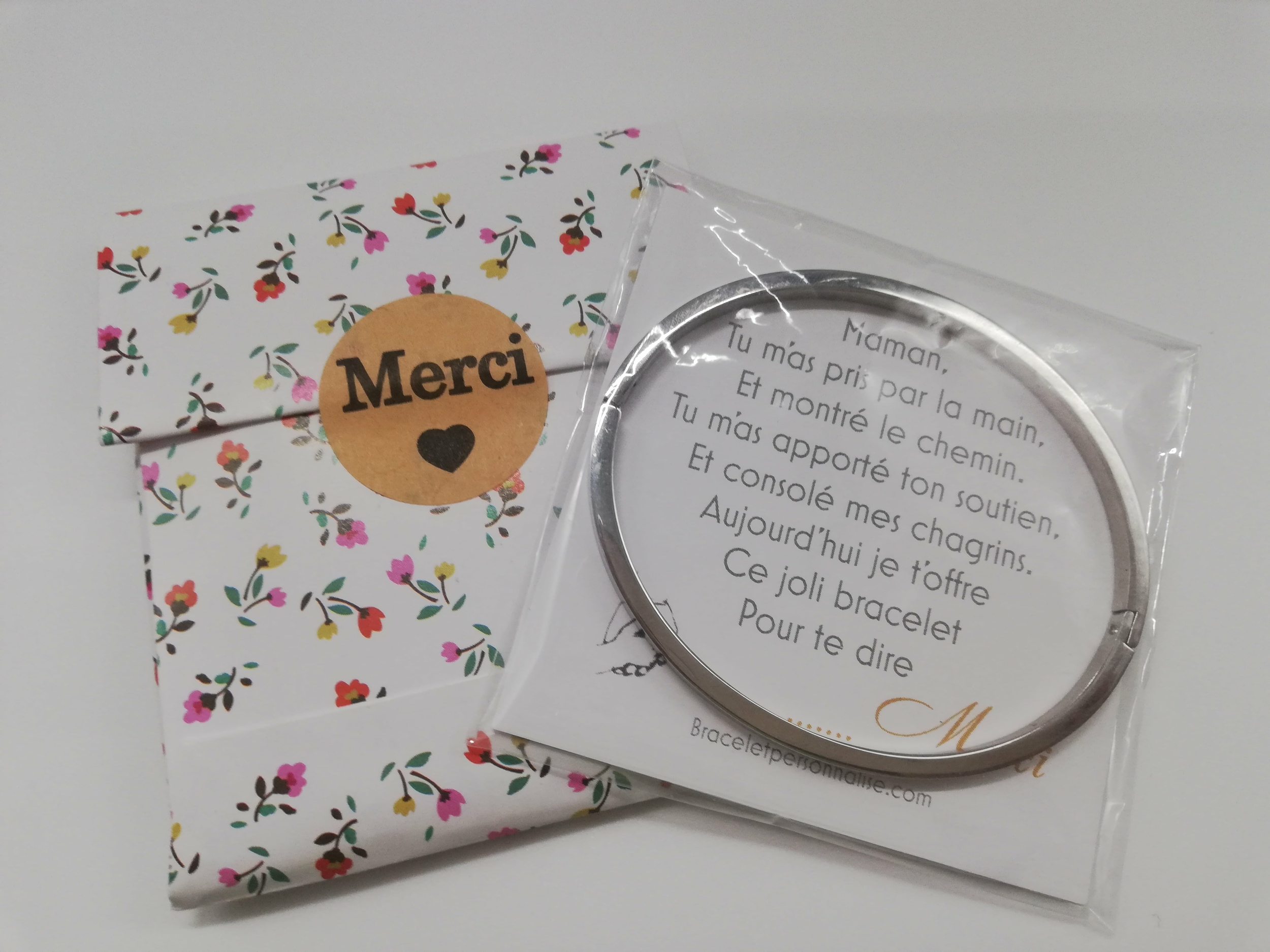 cadeau-pour-notre-maman-bracelet-personnalise-maman-parfaite-et-remerciements