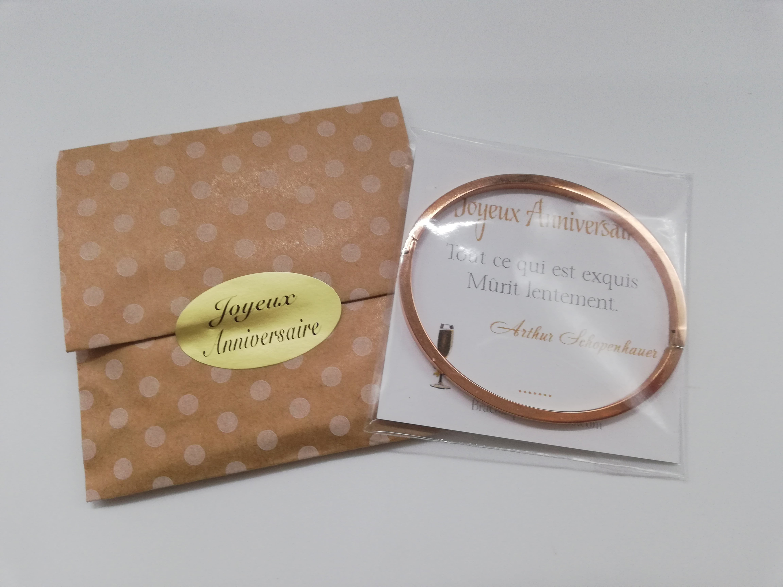 bracelet-ecriture-personnalise-super-maman-avec-une-citation-sur-une-jolie-carte