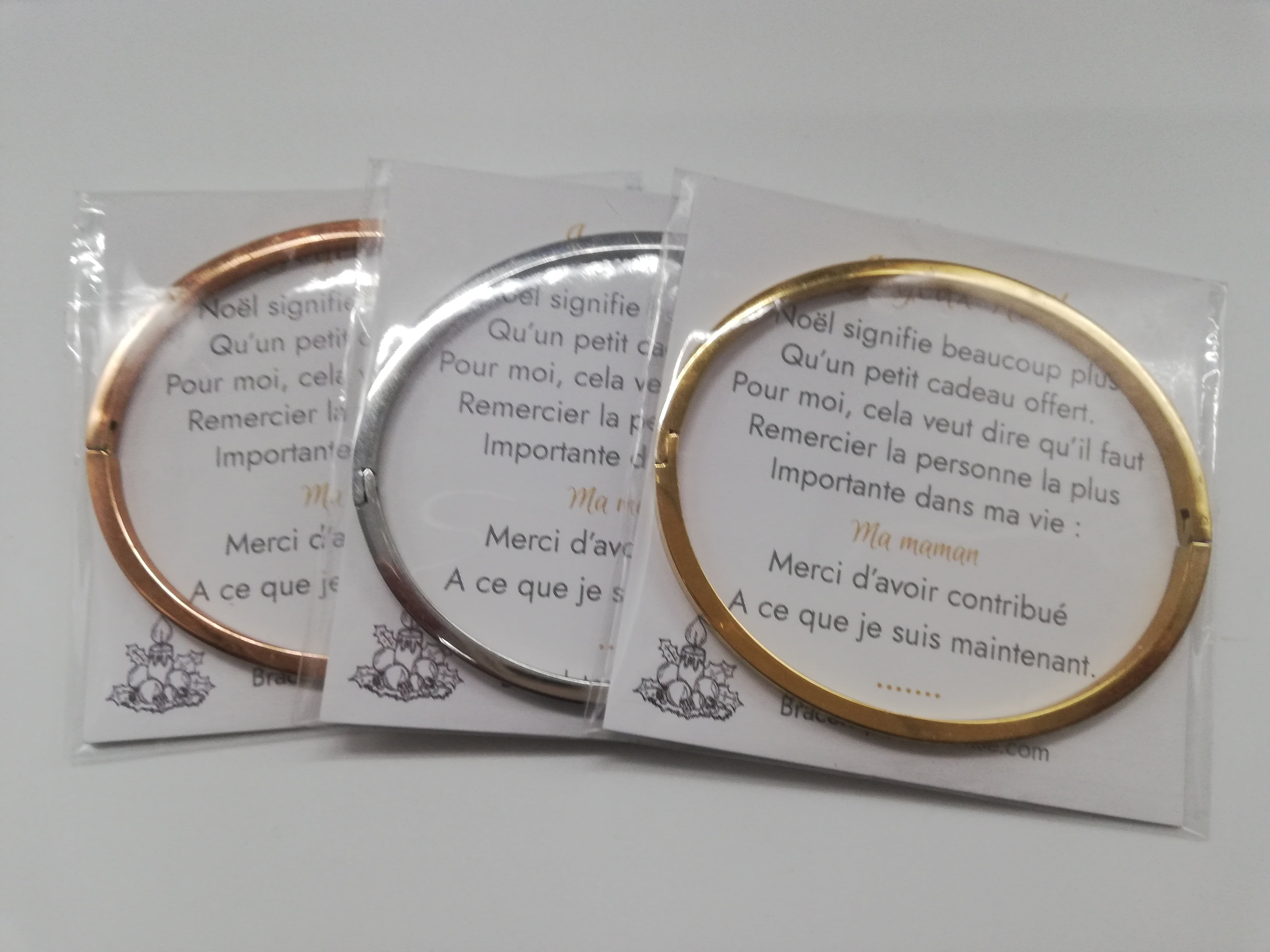 cadeau-de-noel-pour-sa-mere-bracelets-personnalises-maman-cherie-et-carte-de-voeux-pour-la-remercier
