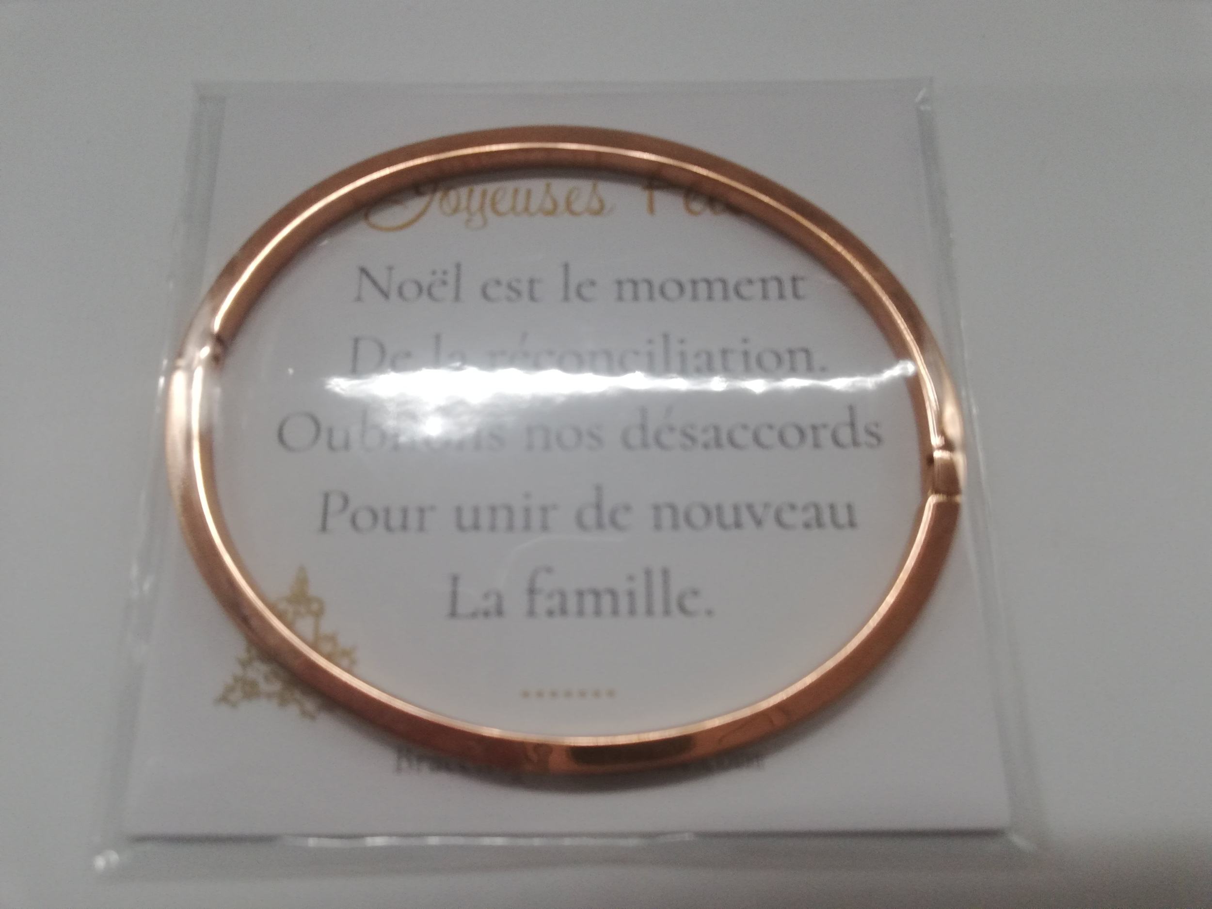 cadeau-original-de-noel-bracelet-personnalise-avec-mots-de-reconciliation-sur-une-carte-message