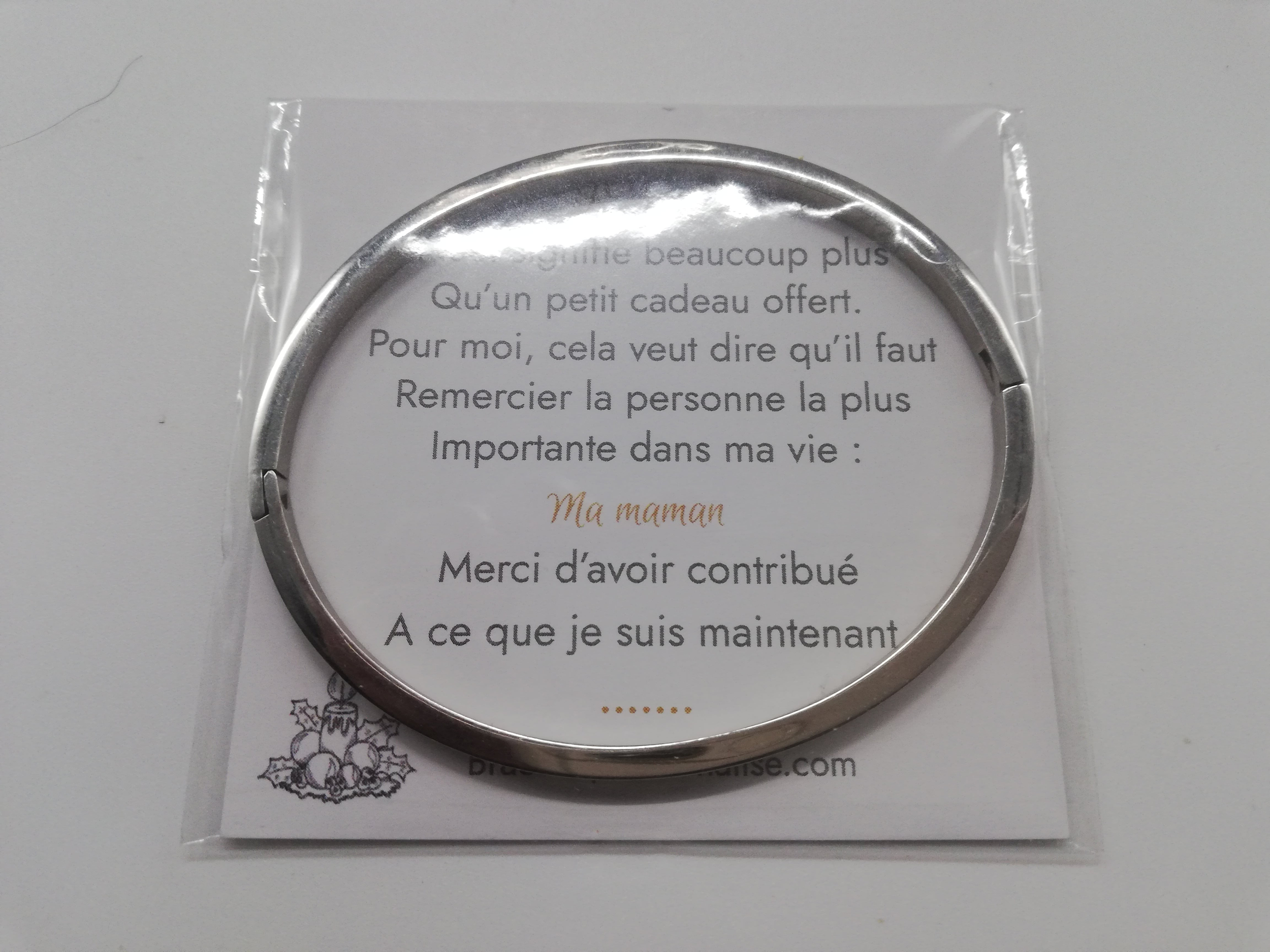 cadeau-de-noel-pour-une-mere-bracelet-personnalise-avec-voeux-pour-les-fetes-et-mots-de-remerciement