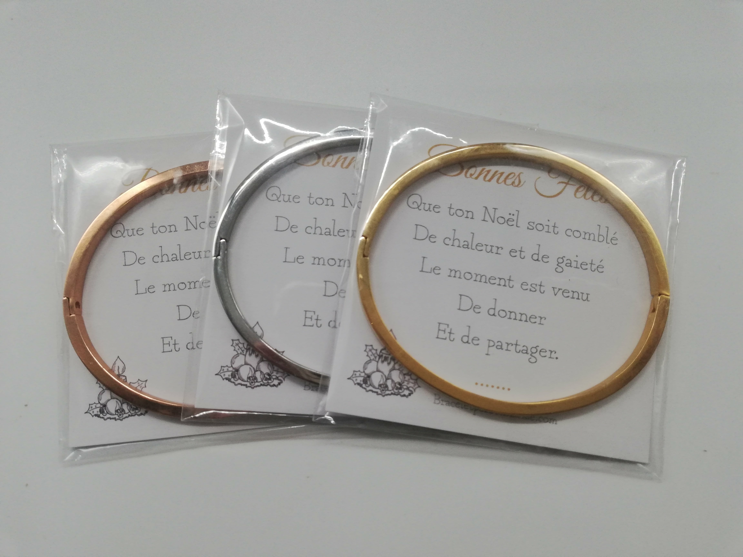 cadeau-de-noel-pour-une-femme-bracelets-personnalises-eternelle-insatisfaite-avec-petits-mots-pour-les-fetes