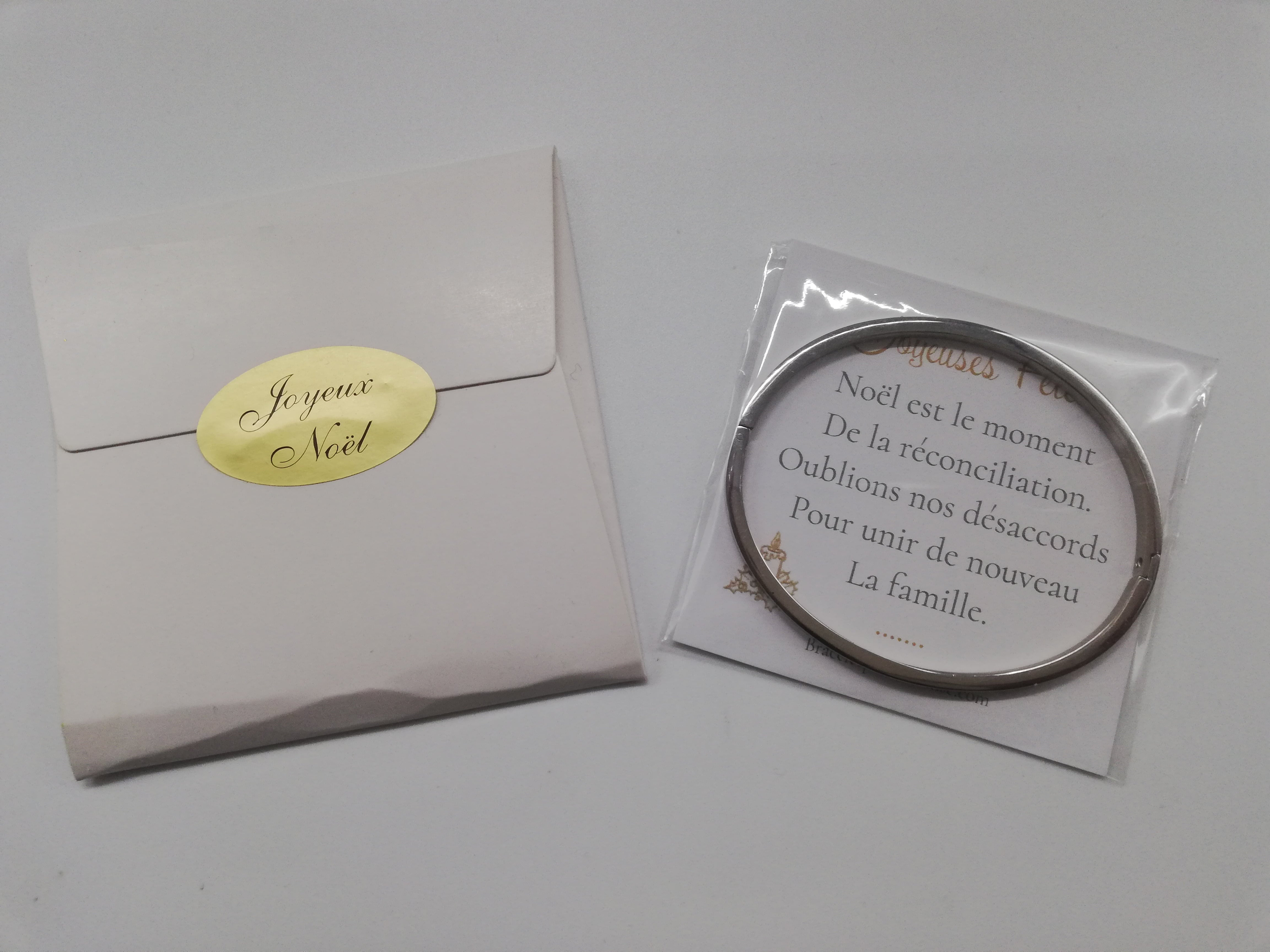 cadeau-de-noel-grand-mere-bracelet-personnalise-une-mamie-formidable-et mots-de-reconciliation