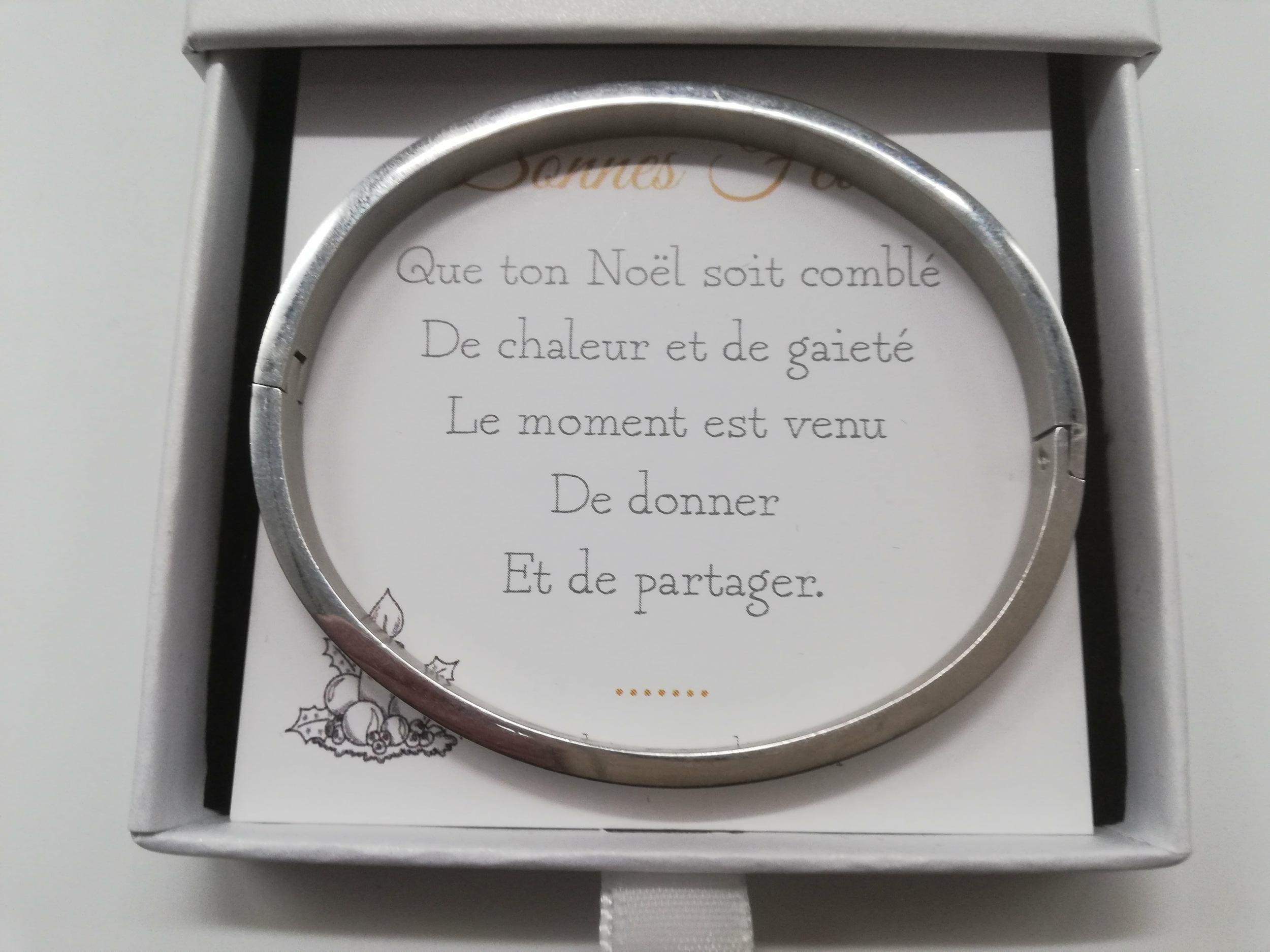 cadeau-noel-humoristique-bracelet-personnalise-gravure-insolite-avec-un-ecrin