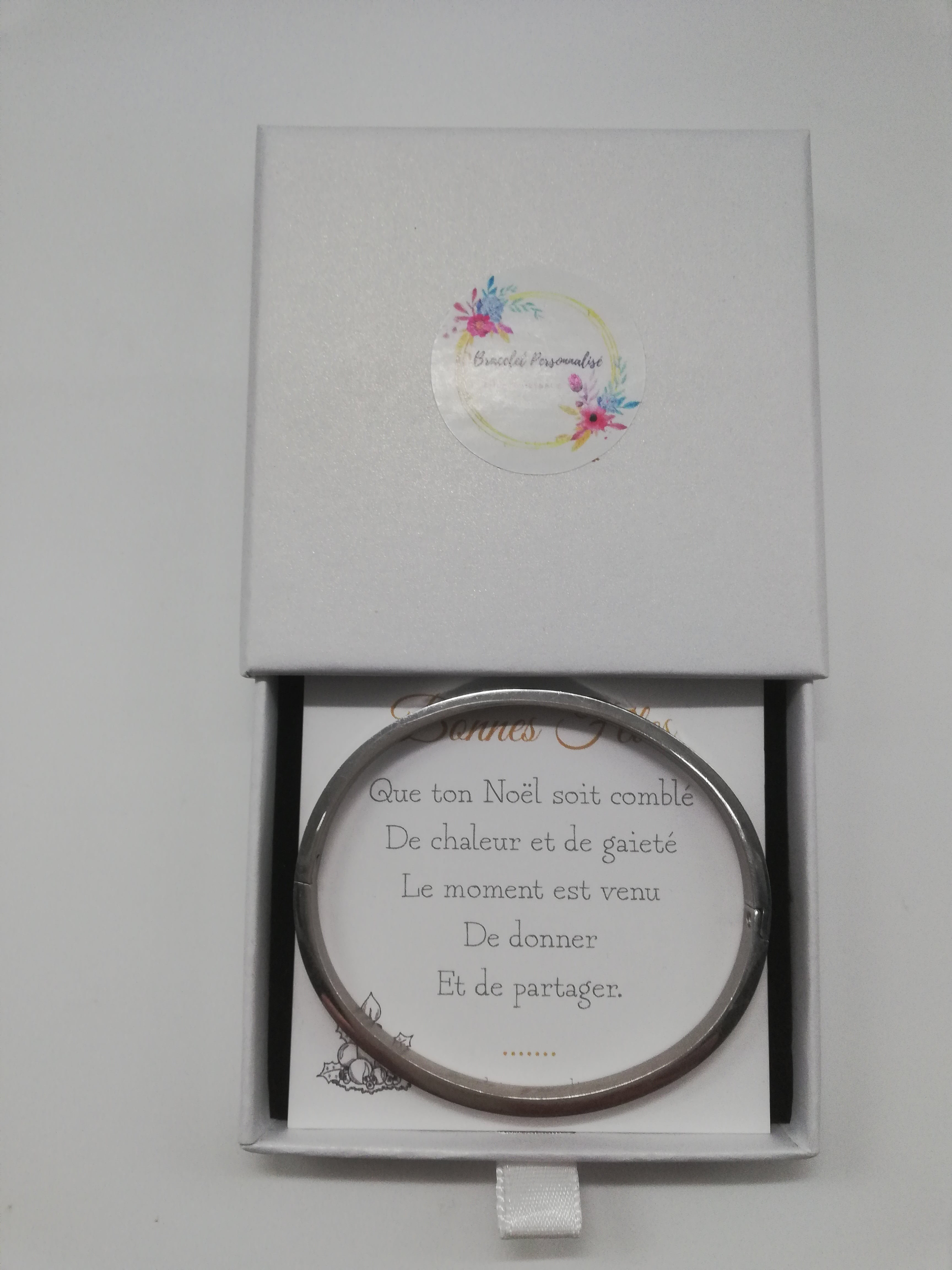 cadeau-noel-humoristique-bracelet-personnalise-gravure-hilarante-dans-un-ecrin