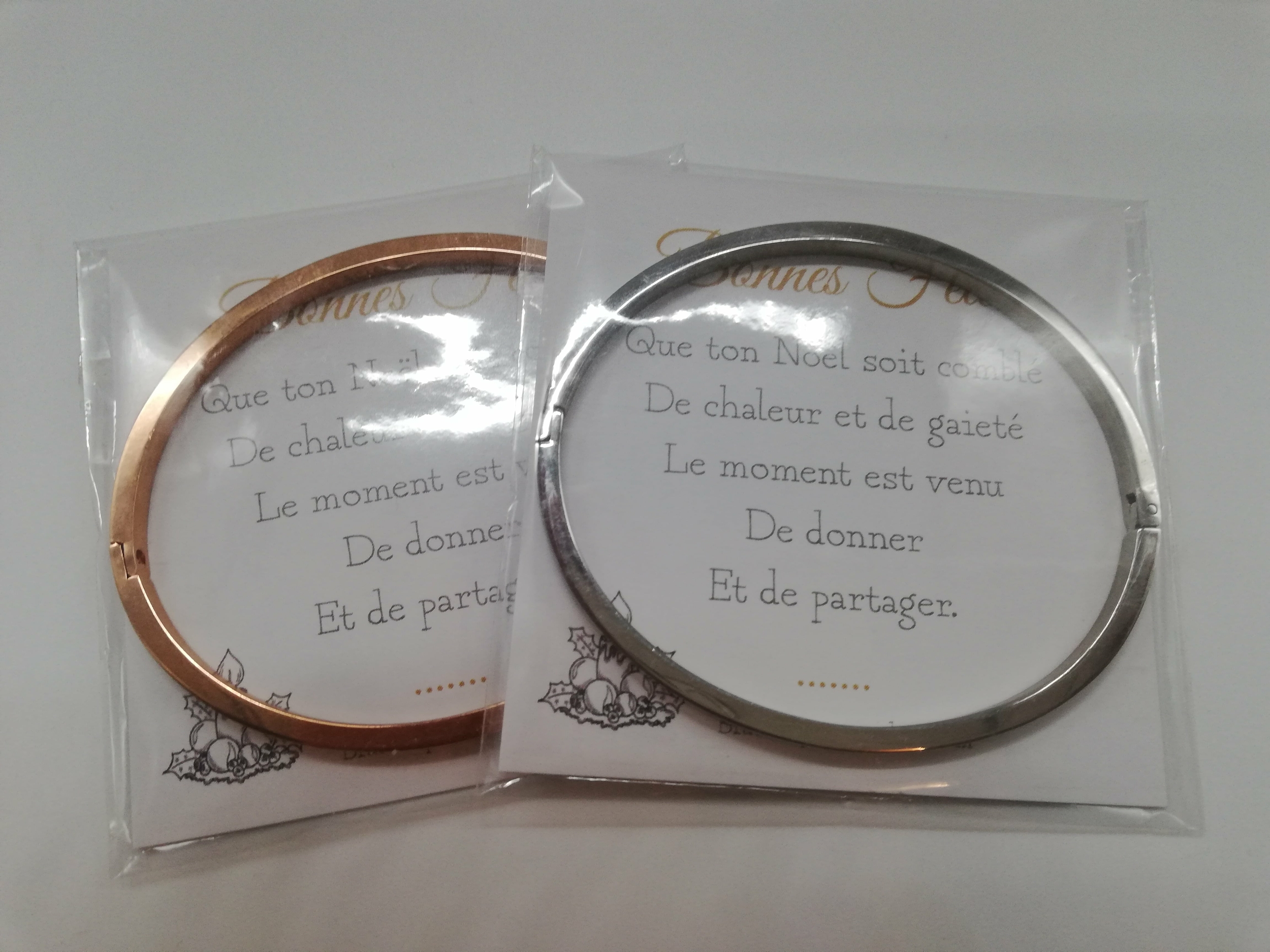 cadeau-mamie-noel-bracelets-personnalises-avec-carte-de-voeux-pour-les-fetes