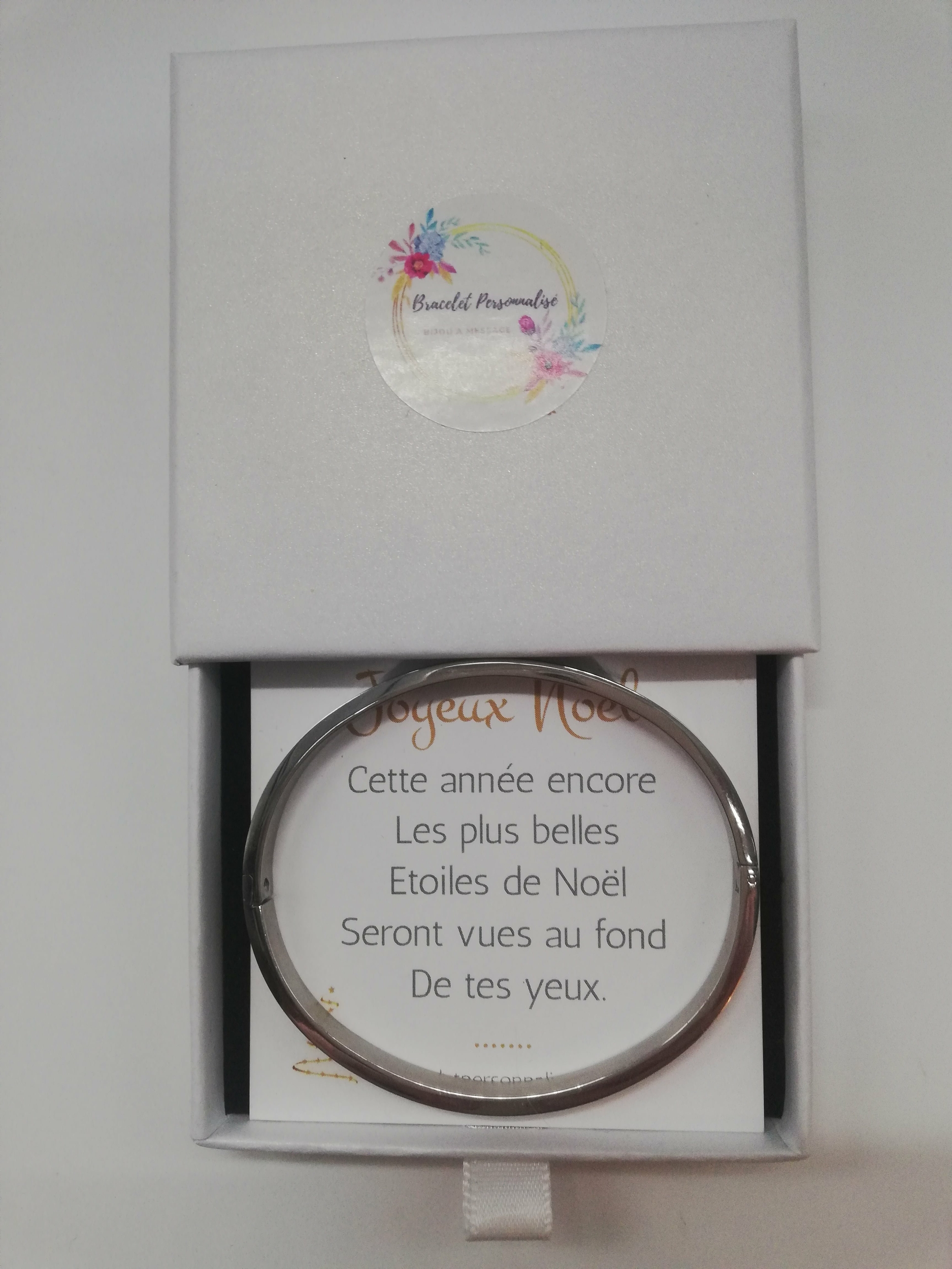 bijoux-femme-pour-noel-bracelet-personnalise-avec-une-carte-de-voeux