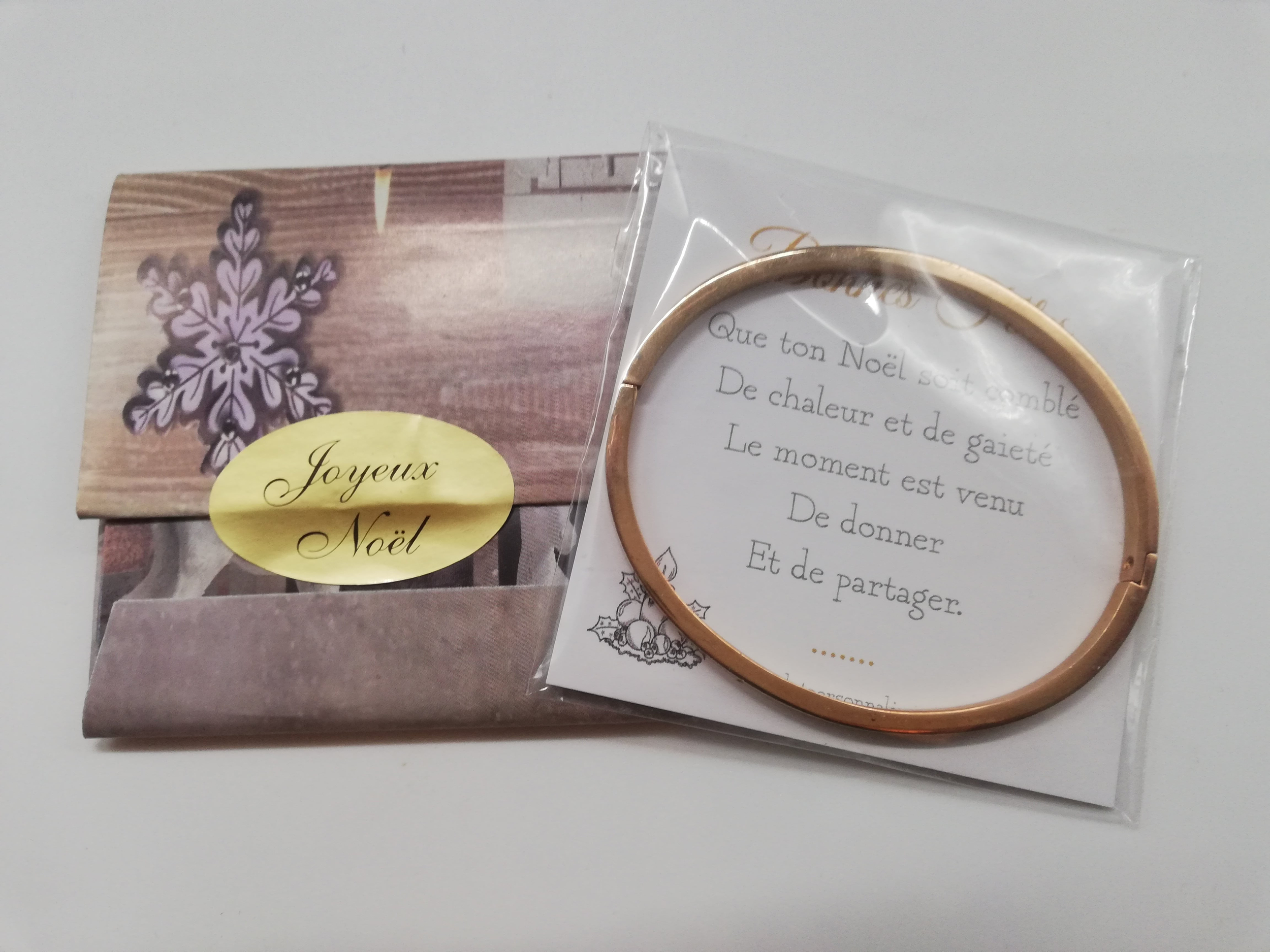 bracelet-femme-noel-personnalise-avec-pochette-cadeau-pour-les-fetes