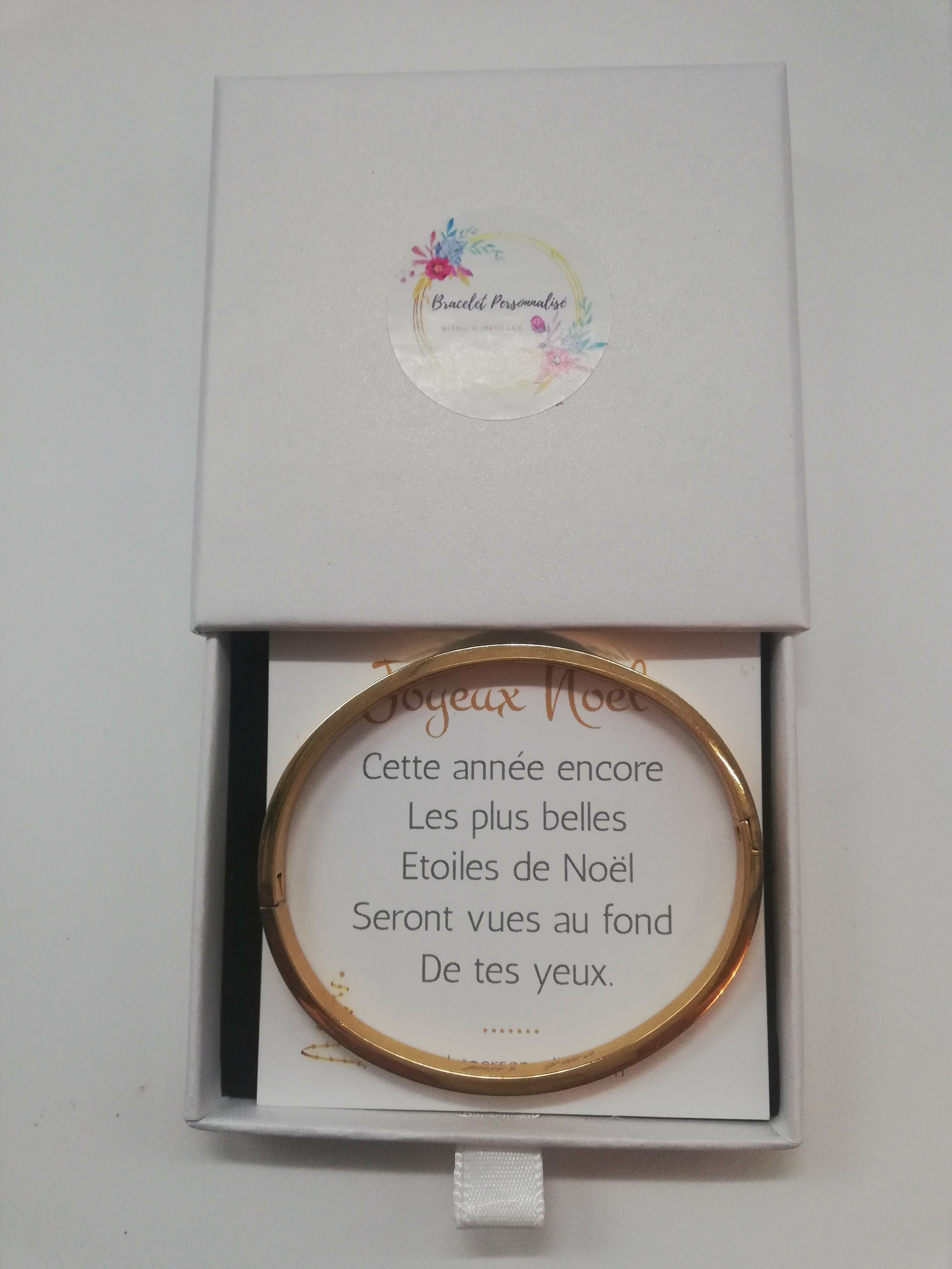 cadeau-pour-mamie-noel-bracelet-personnalise-dans-un-ecrin