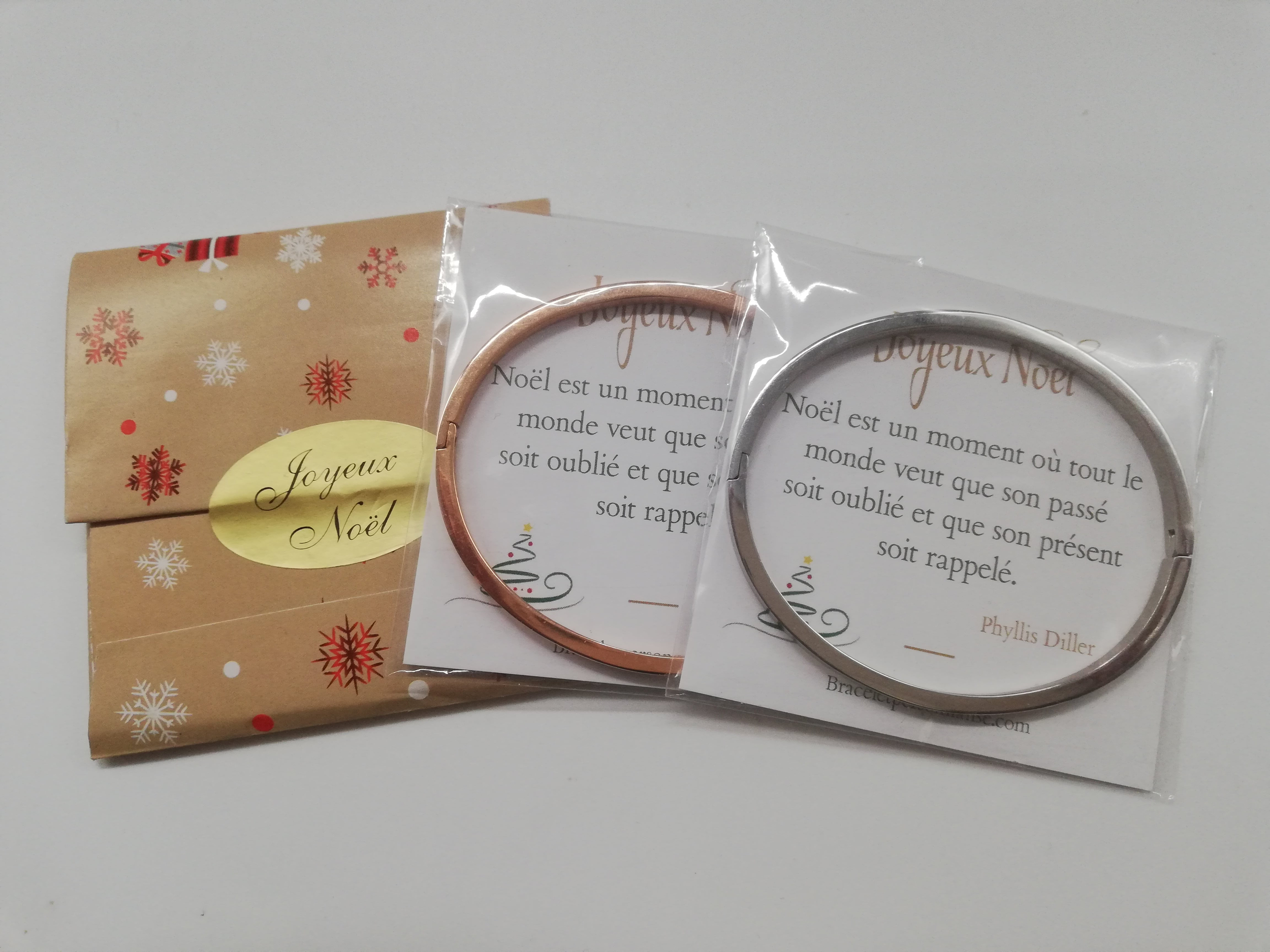 cadeau-de-noel-surprise-bracelets-personnalises-avec-carte-de-voeux-et-citation-pour-les-fetes