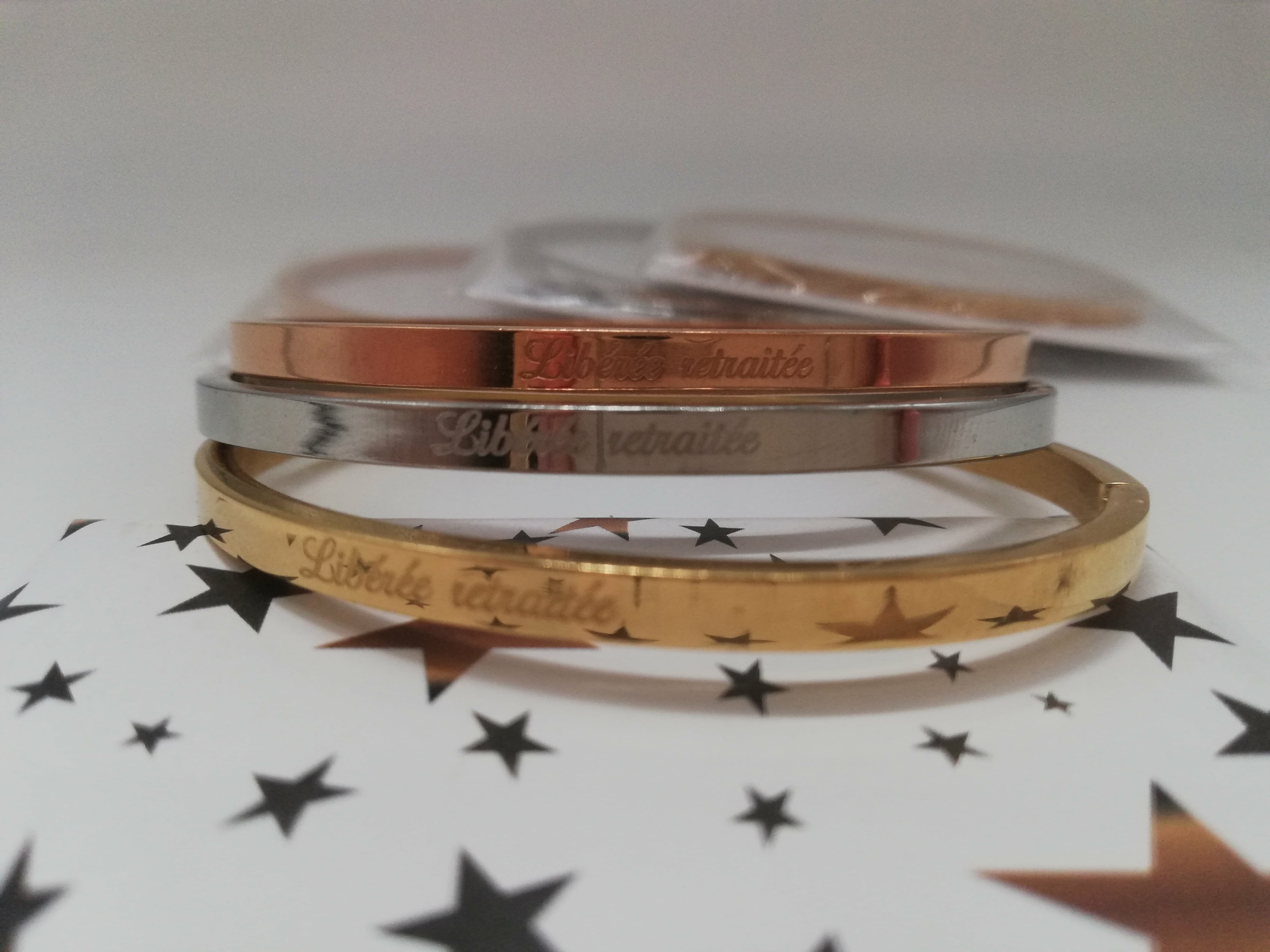 cadeau-pour-grand-mere-noel-bracelet-personnalise-liberee-retraitee