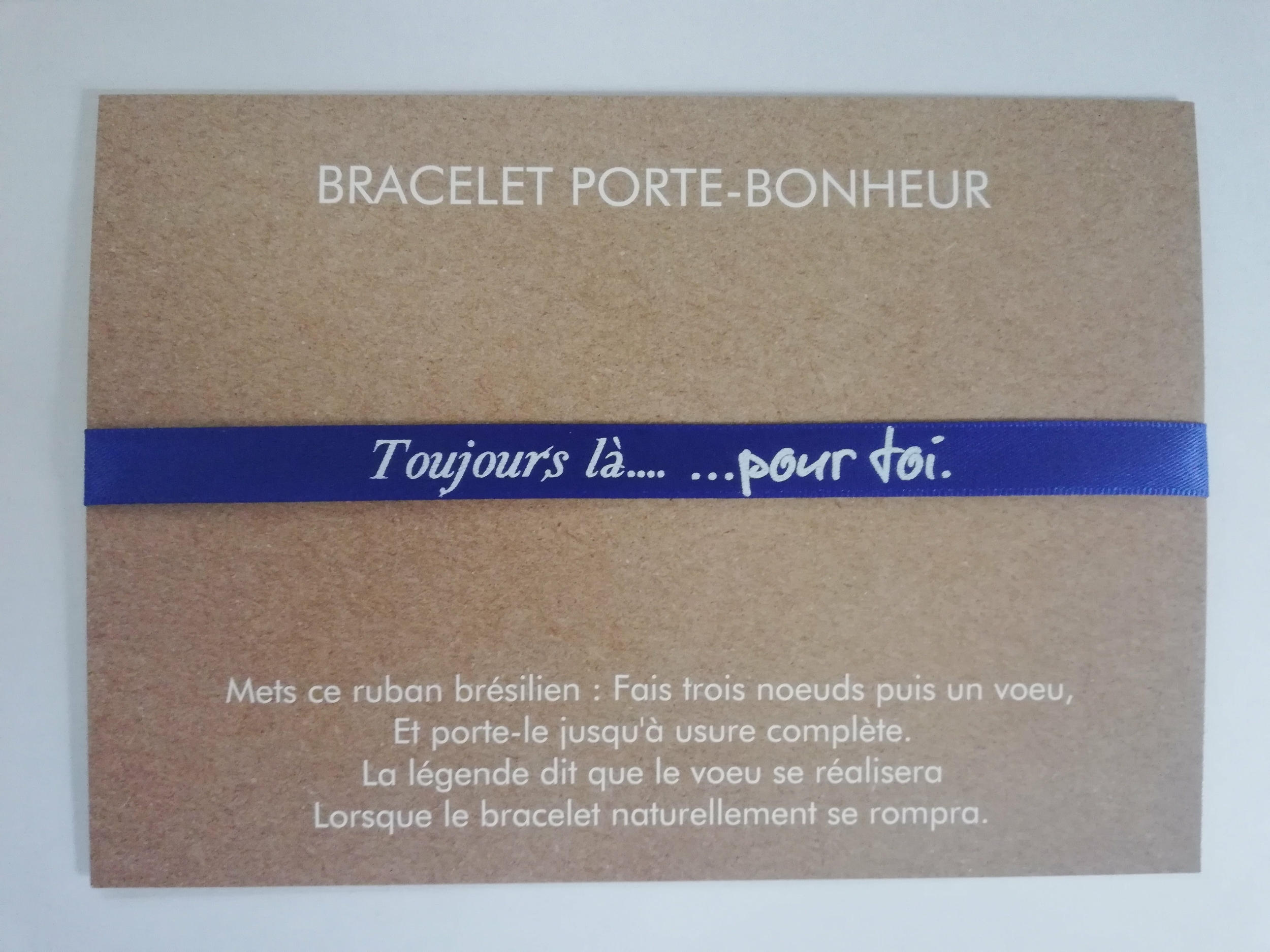 bracelet tissus femme couleur bleu sur une carte message