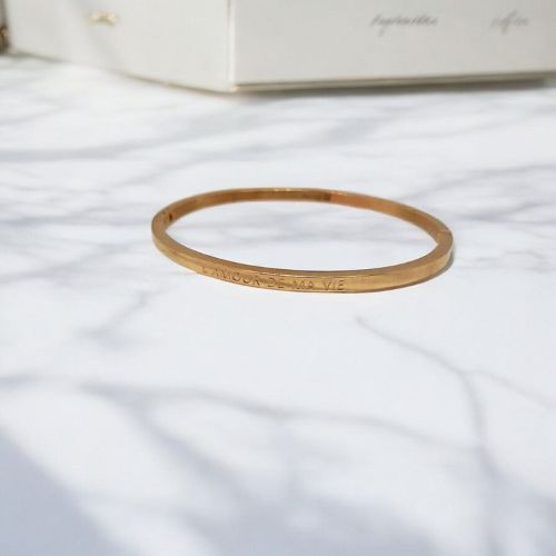 bracelet-avec-gravure-femme-personnalise-l-amour-de-ma-vie