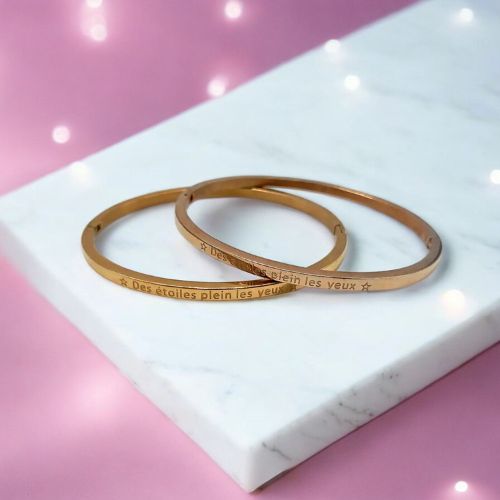 petit-cadeau-romantique-bracelet-personnalise-des-etoiles-plein-les-yeux