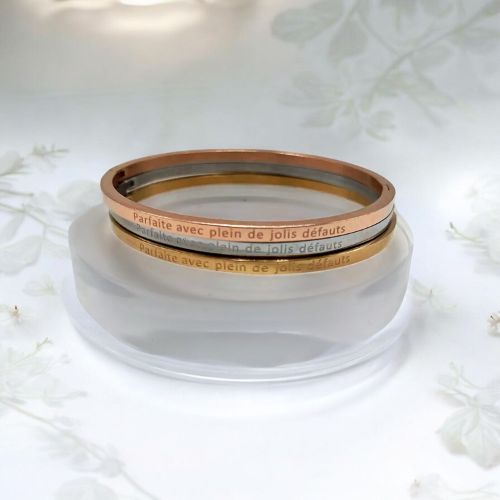 bracelet-acier-personnalise-femme-parfaite-avec-plein-de-jolis-defauts