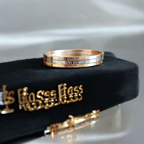 bracelets-idee-cadeau-femme-personnalises-des-etoiles-plein-les-yeux