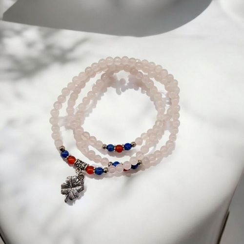 bracelet-plusieurs-rangs-quartz-rose-et-trefle-a-quatre-feuilles