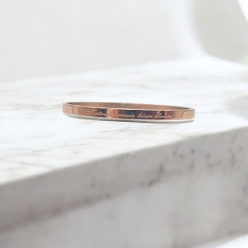 bracelet-personnalise-tatouee-mais-bien-elevee-cadeau-pour-fan-de-tatouage