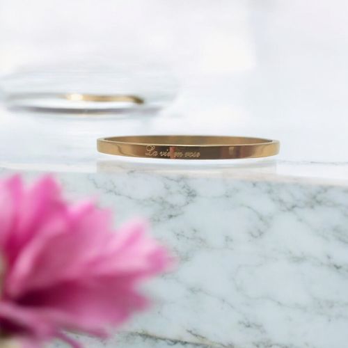 cadeau-pour-femme-qui-a-tout-bracelet-personnalise-la-vie-en-rose
