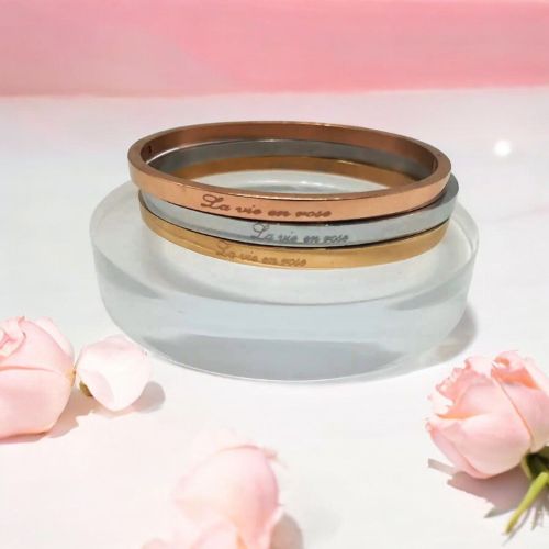 bracelet-personnalise-la-vie-en-rose-cadeau-pour-femme-qui-a-tout