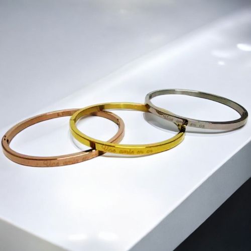 bracelet-symbole-amitie-personnalise-une-amie-en-or