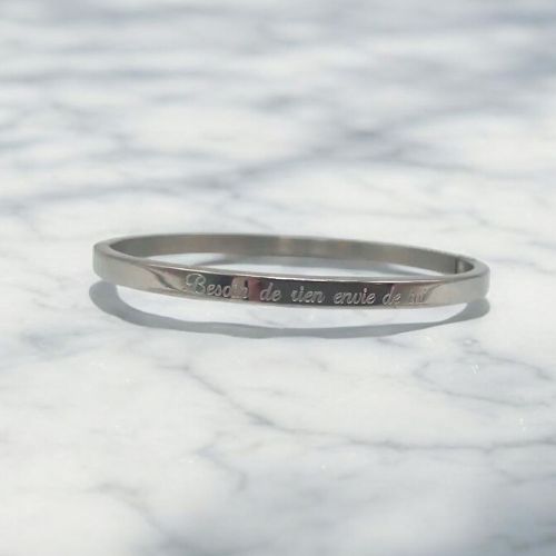 cadeau-amour-original-bracelet-personnalise-besoin-de-rien-envie-de-toi-acier-argente