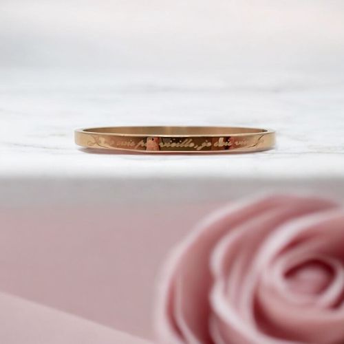 cadeau-d-anniversaire-pour-mamie-bracelet-personnalise-je-ne-suis-pas-vieille-je-suis-vintage