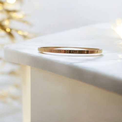 bracelet-personnalise-secrets-de-fille-bijou-moderne-femme