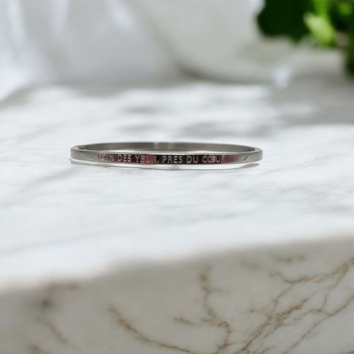bracelet-a-la-mode-femme-personnalise-loin-des-yeux-pres-du-coeur