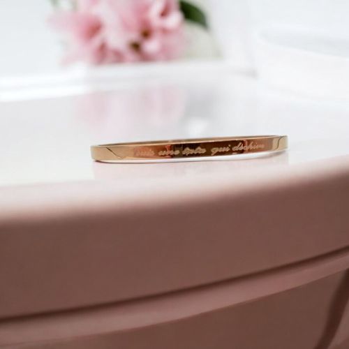 cadeau-original-pour-une-tata-bracelet-personnalise-je-suis-une-tata-qui-dechire