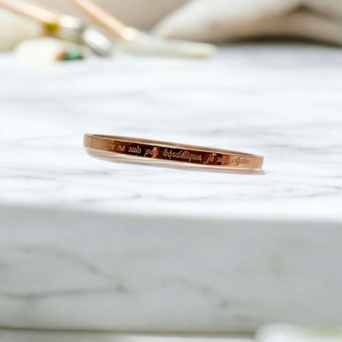 cadeau-noel-femme-insolite-bracelet-personnalise-je-ne-suis-pas-bordelique-je-suis-creative