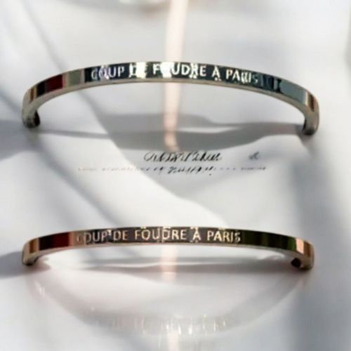 idee-cadeau-de-noel-pour-ma-femme-bracelet-personnalise-coup-de-foudre-a-paris