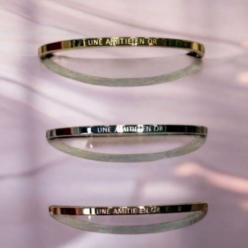 cadeau-de-noel-pour-une-amie-bracelet-personnalise-une-amitie-en-or