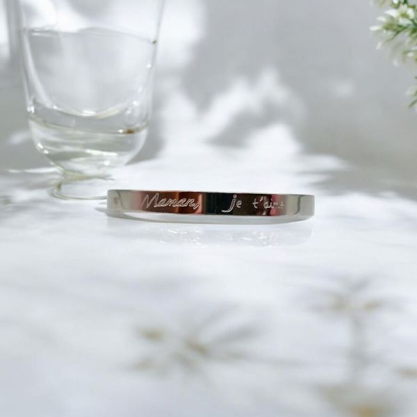 idee-cadeau-noel-mere-bracelet-personnalise-maman-je-t-aime
