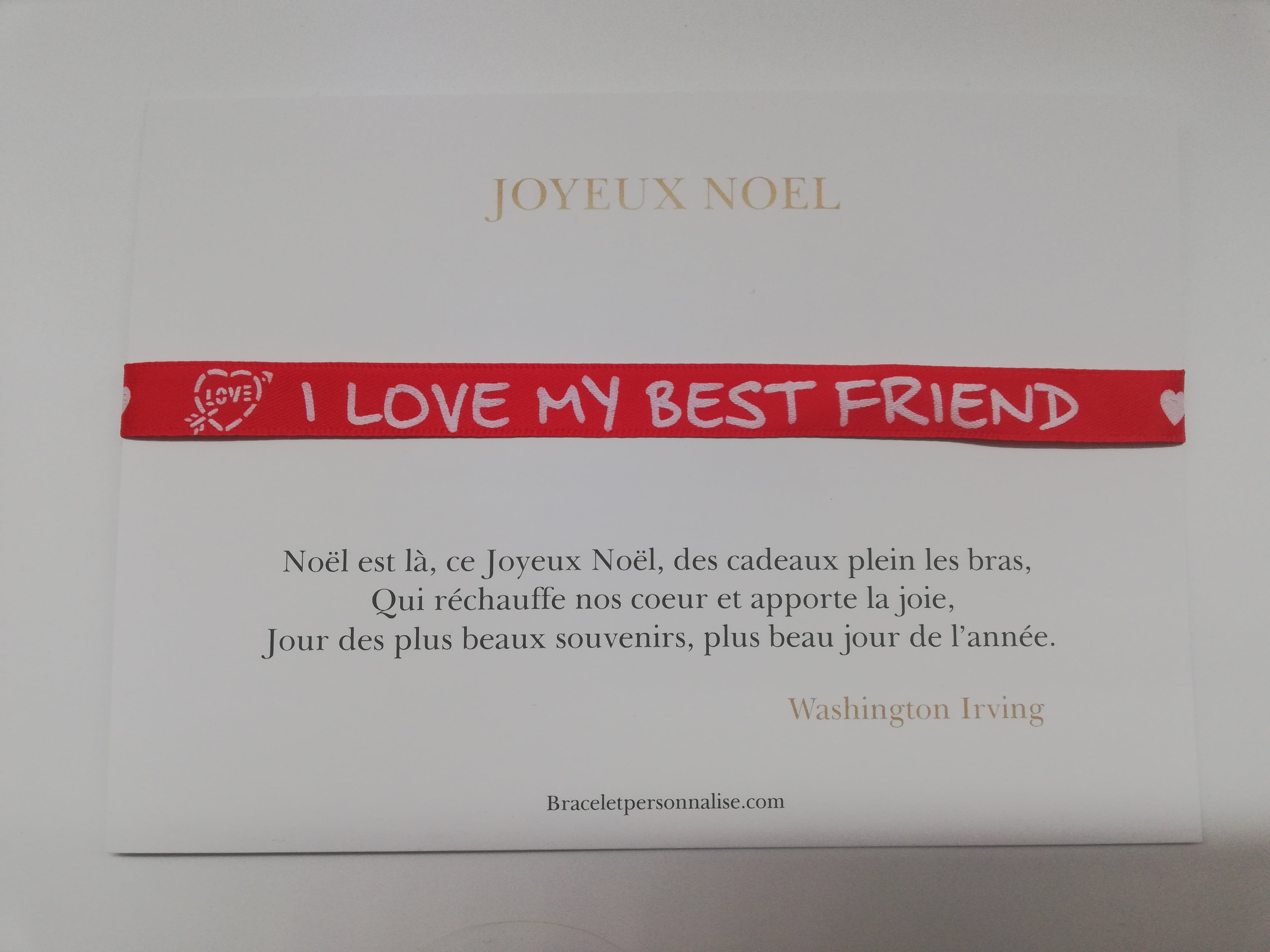 cadeau de noel pour ma meilleure amie constitué d'un bracelet personnalisé I love my best friend et d'une carte avec une citation pour les fêtes