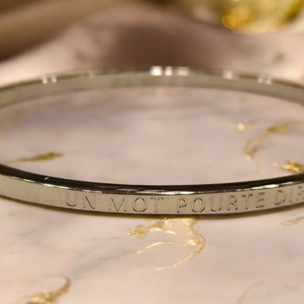 bracelet-pour-la-st-valentin-personnalise-un-mot-pour-te-dire
