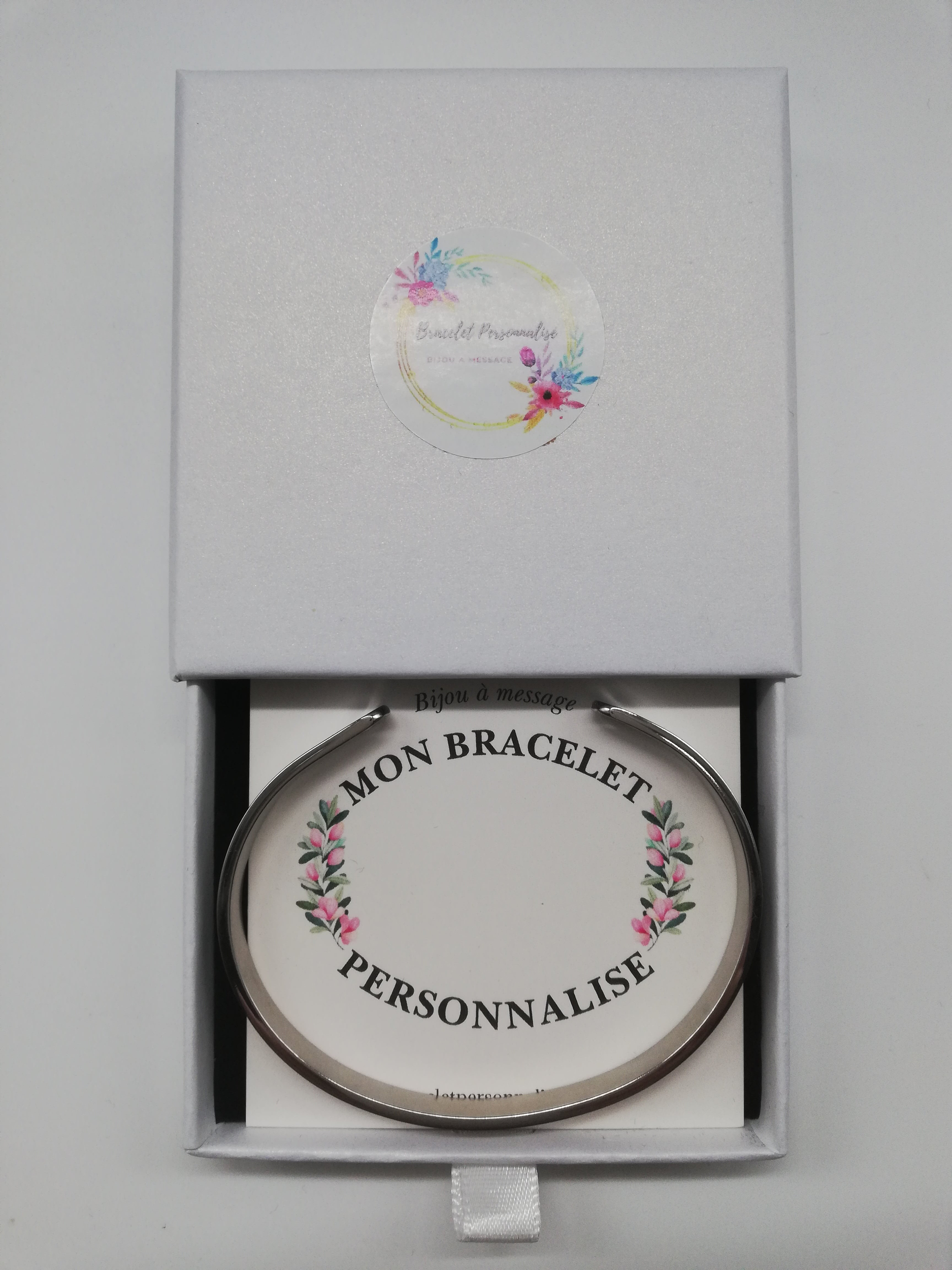 cadeau johnny hallyday personnalisé bracelet gravé dans un écrin