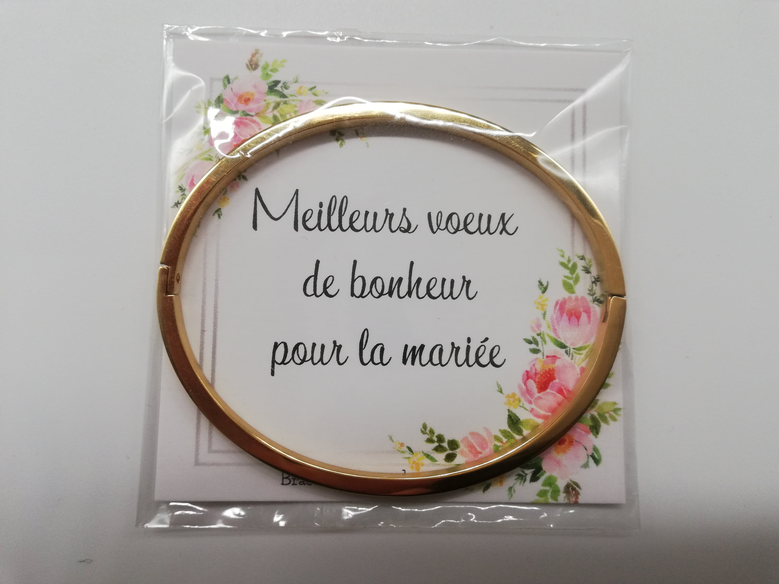 cadeau a offrir a une future mariee Bracelet personnalisé La vie en rose avec une carte de voeux de bonheur