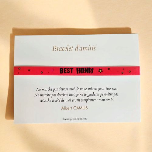 cadeau-qui-symbolise-l-amitie-bracelet-personnalise-rouge