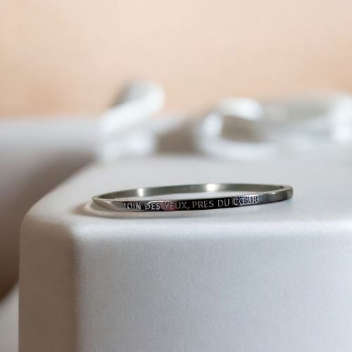 cadeau-relation-a-distance-bracelet-personnalise-loin-des-yeux-pres-du-coeur