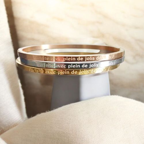 cadeau-anniversaire-bijoux-bracelet-personnalise-parfaite-avec-plein-de-jolis-defauts