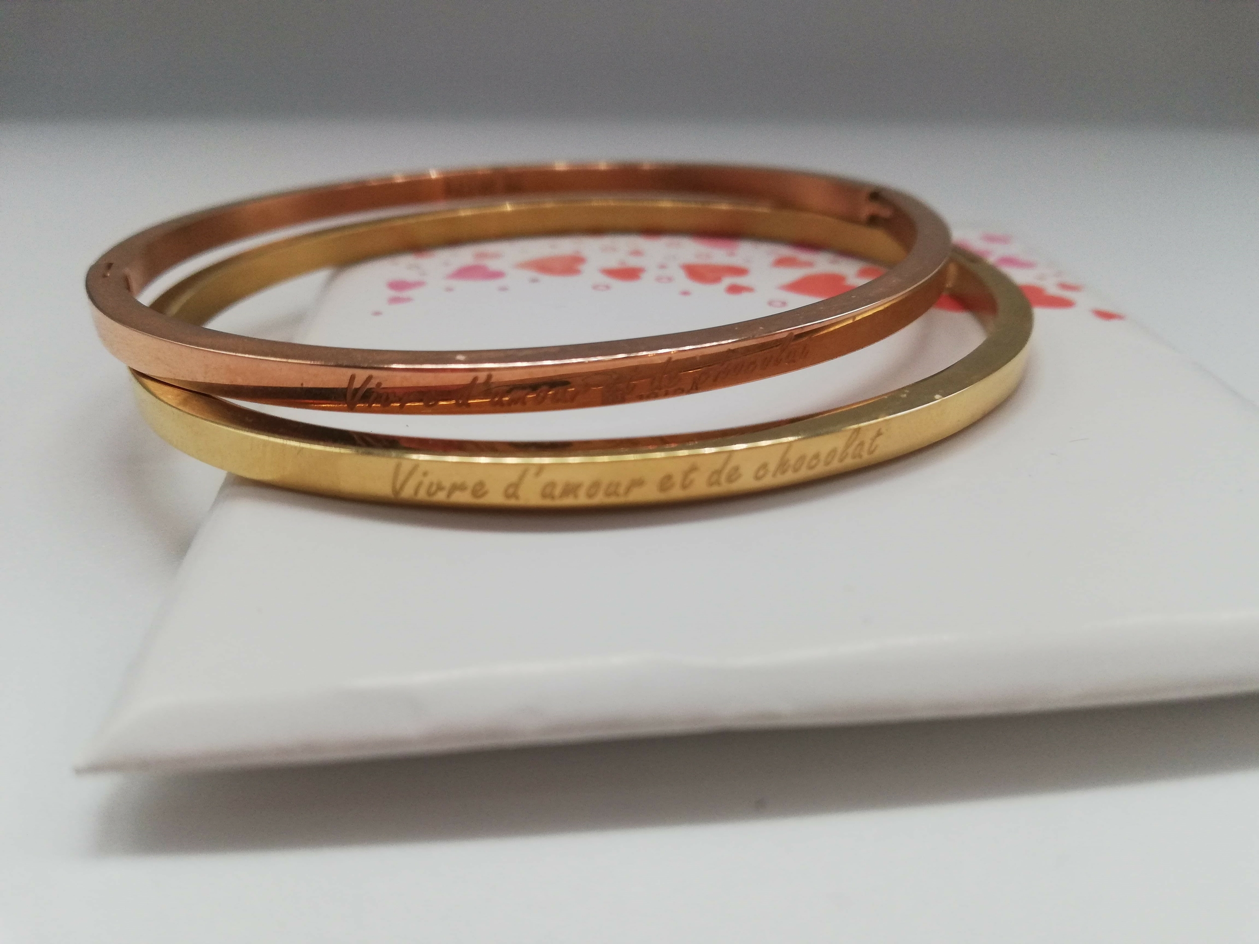 bracelet-acier-femme-message-personnalise-vivre-d-amour-et-de-chocolat