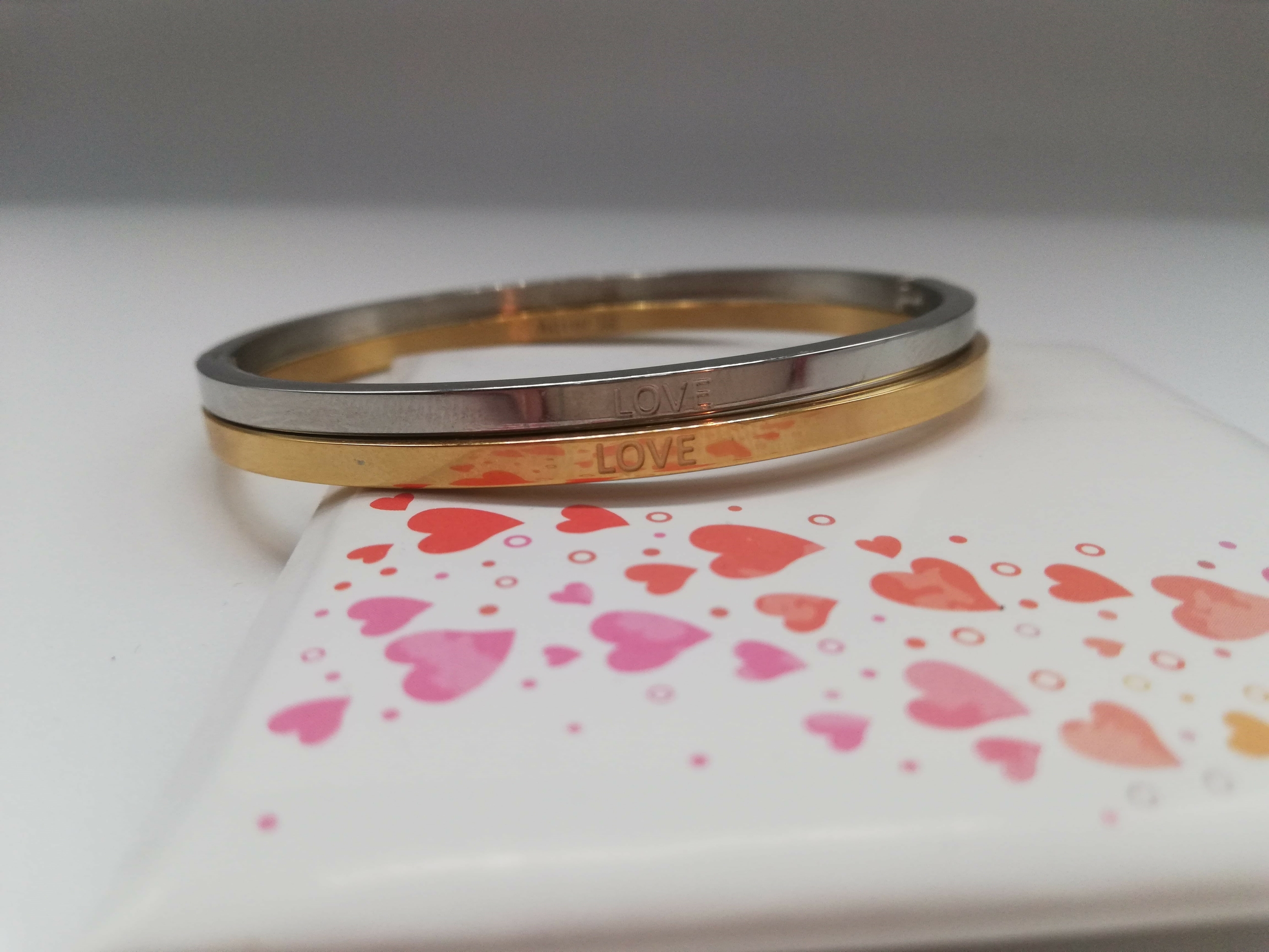 cadeau-saint-valentin-femme-bracelet-grave-love