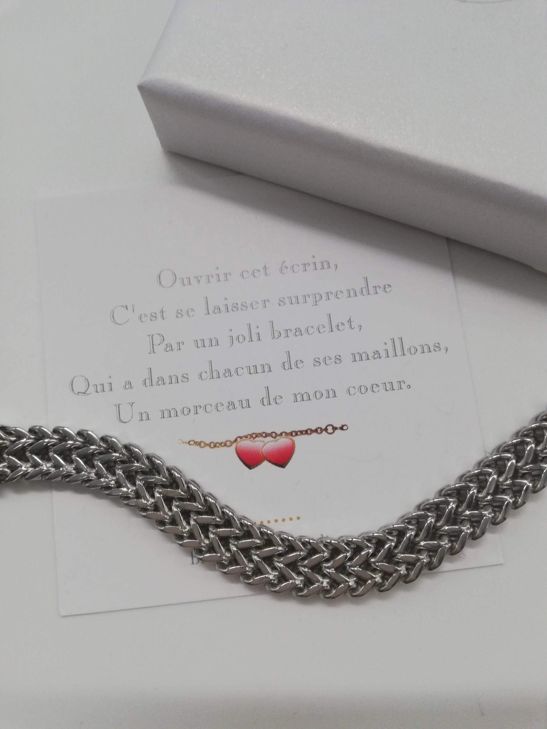 declaration d amour a une femme avec un bracelet
