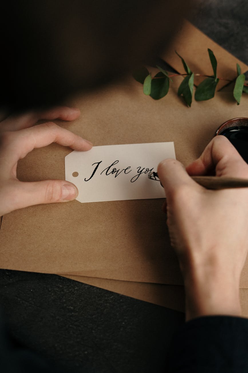 papier d imprimante blanc avec je t aime ecrit dessus