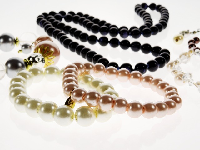 vaut il mieux offrir un collier ou un bracelet